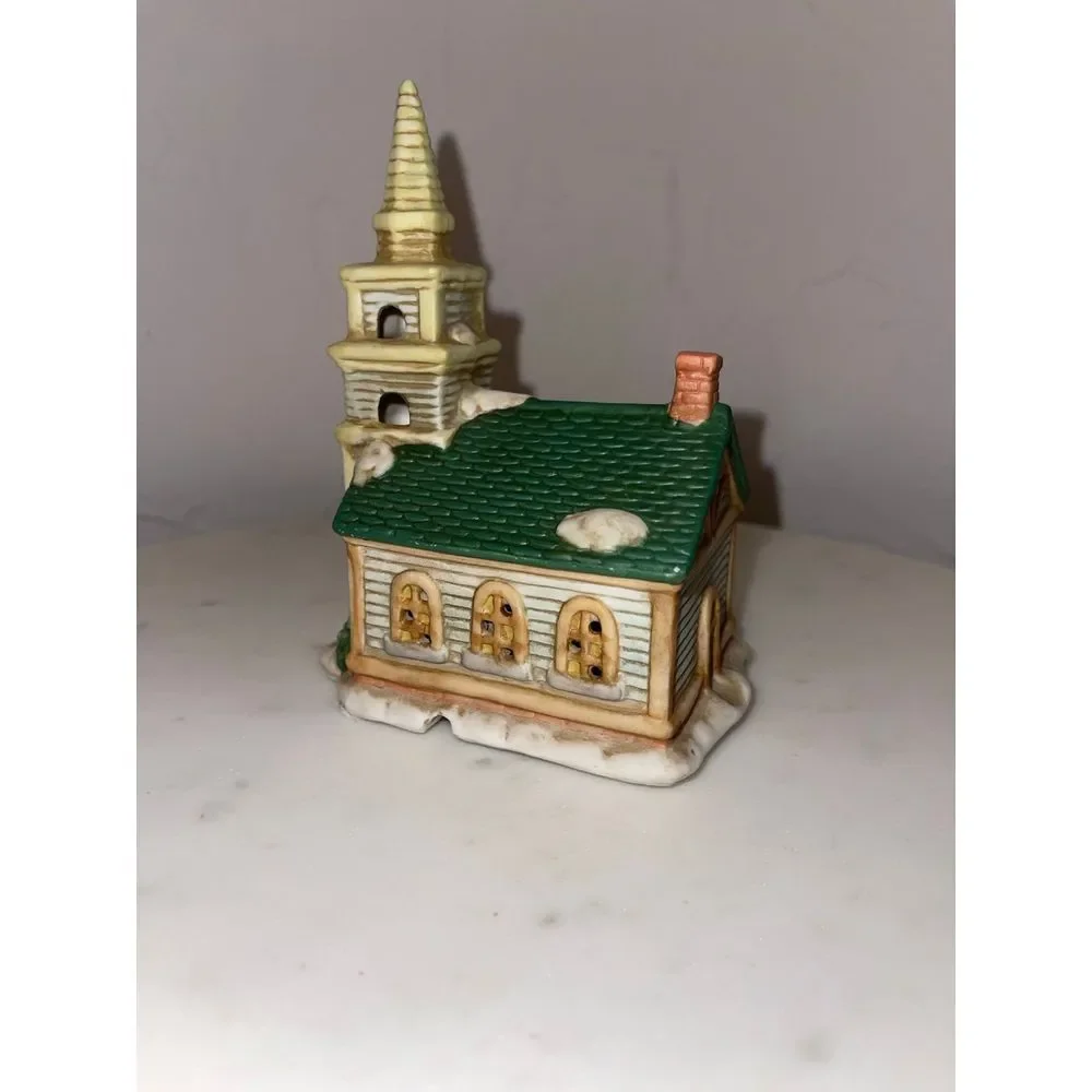 Vintage 1992 Handpainted Porcelain Christmas‎ Bisque Olde Town Village Church